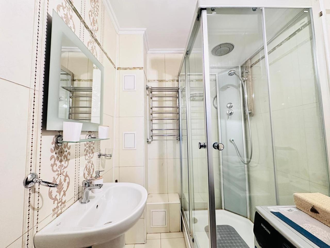 3 Ком Квартира На Абая Сейфуллина Almatý Exterior foto