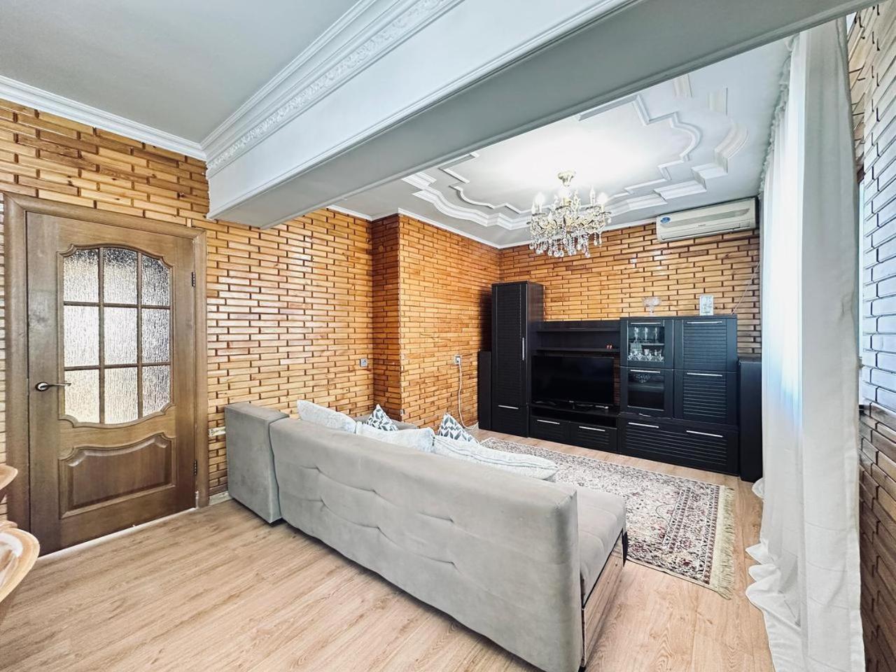 3 Ком Квартира На Абая Сейфуллина Almatý Exterior foto