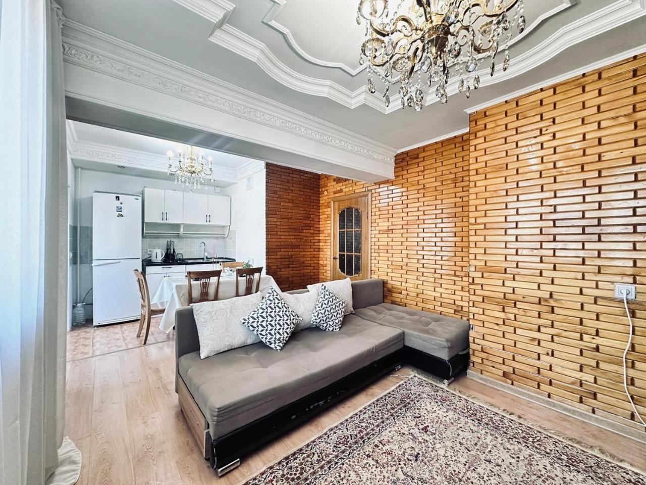 3 Ком Квартира На Абая Сейфуллина Almatý Exterior foto