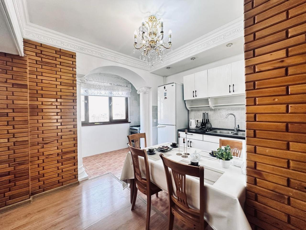 3 Ком Квартира На Абая Сейфуллина Almatý Exterior foto