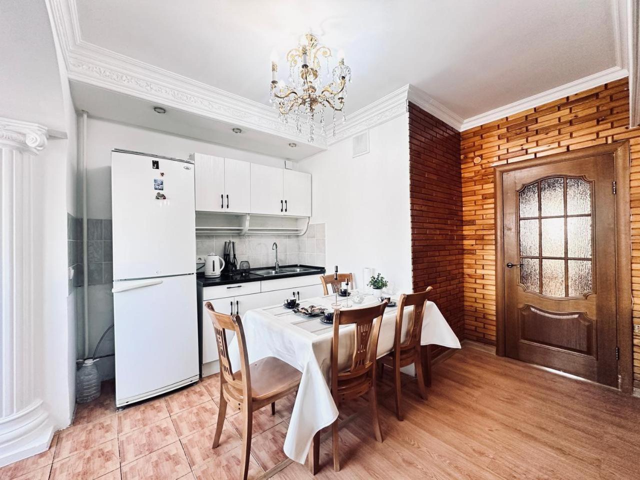 3 Ком Квартира На Абая Сейфуллина Almatý Exterior foto