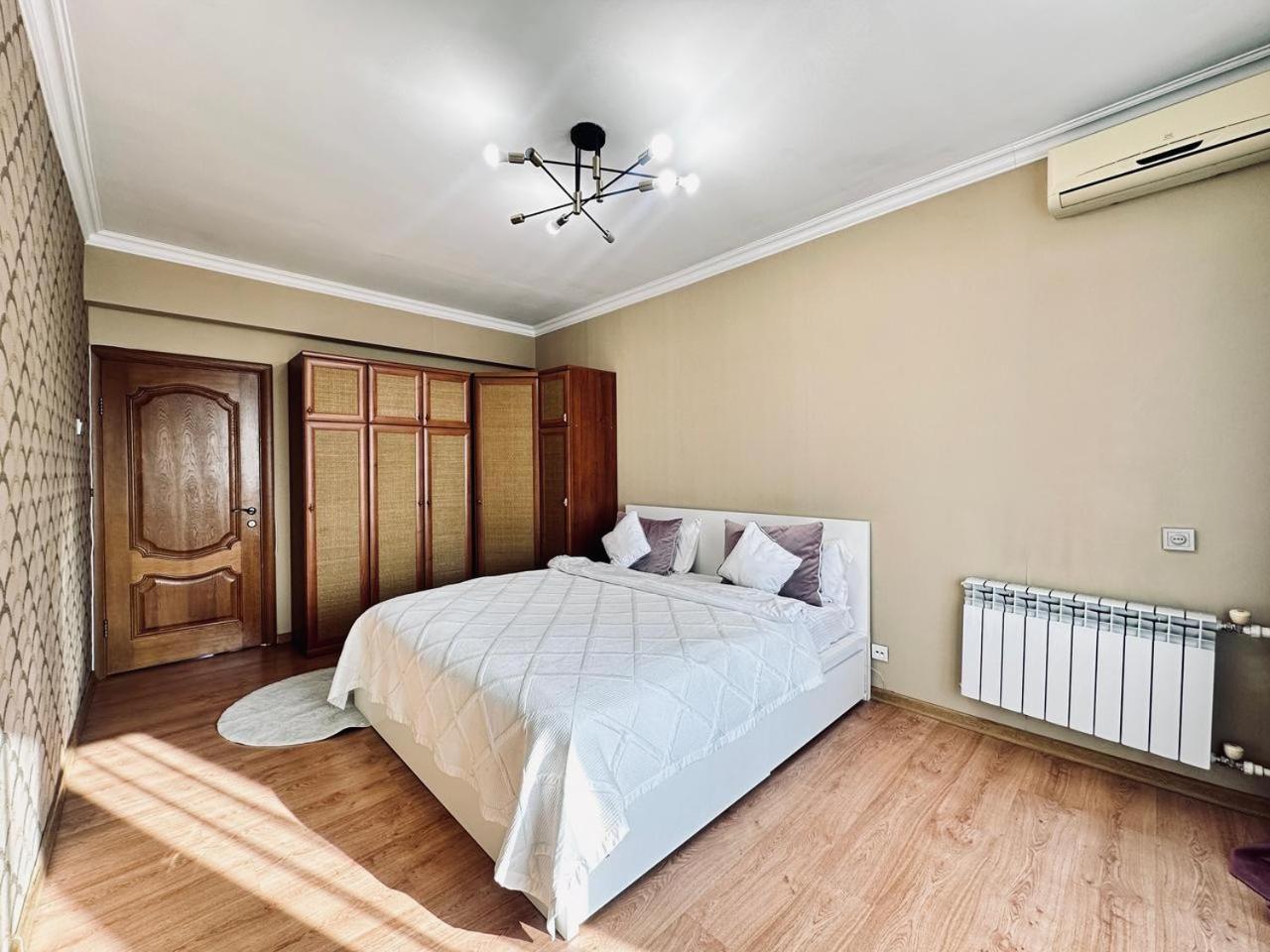 3 Ком Квартира На Абая Сейфуллина Almatý Exterior foto