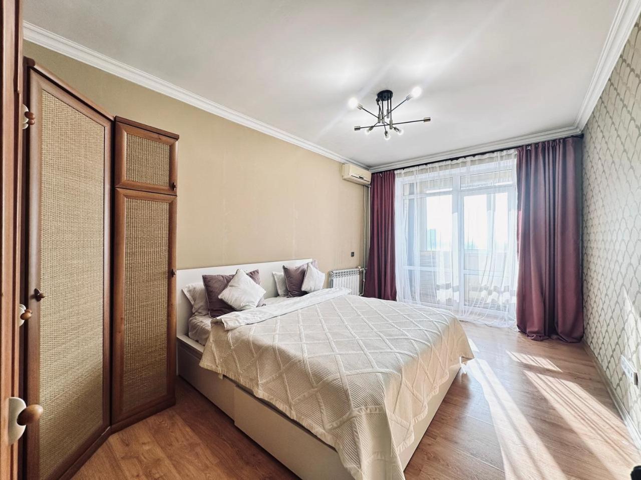 3 Ком Квартира На Абая Сейфуллина Almatý Exterior foto